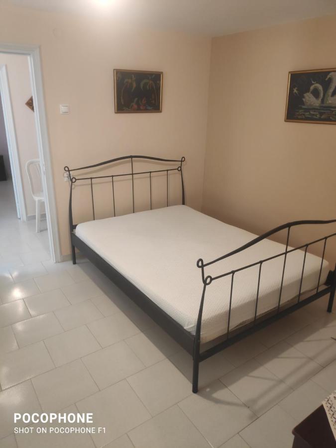 Κεντρικό, Άνετο Και Ζεστό Διαμέρισμα 卡梅纳维洛拉 外观 照片