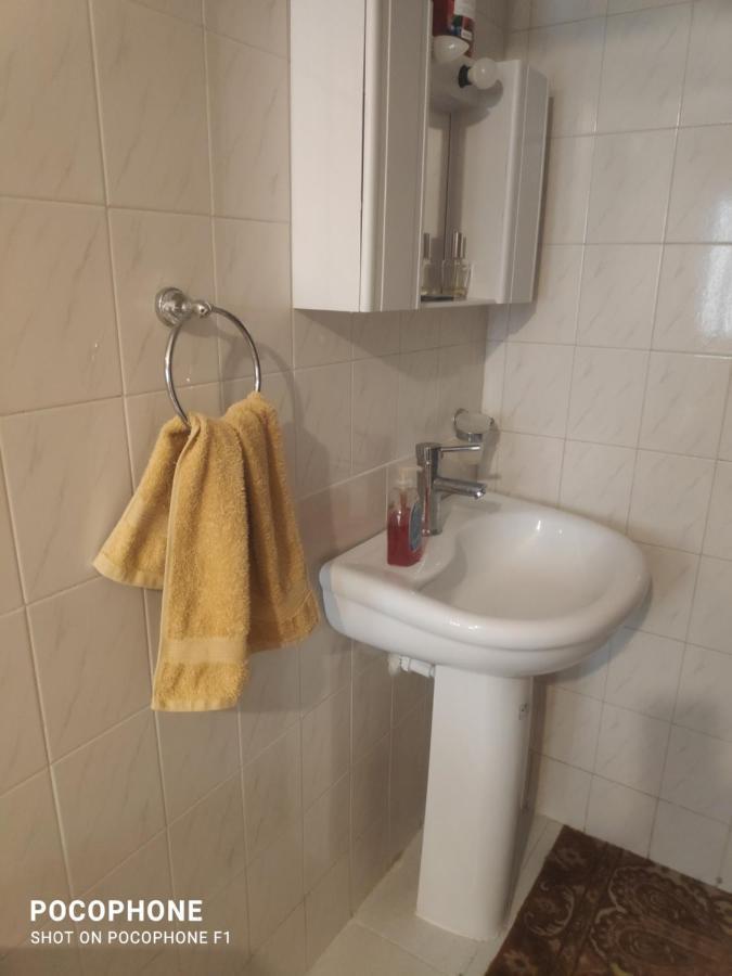 Κεντρικό, Άνετο Και Ζεστό Διαμέρισμα 卡梅纳维洛拉 外观 照片