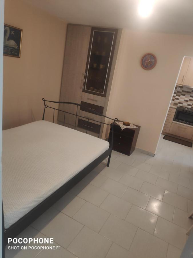 Κεντρικό, Άνετο Και Ζεστό Διαμέρισμα 卡梅纳维洛拉 外观 照片