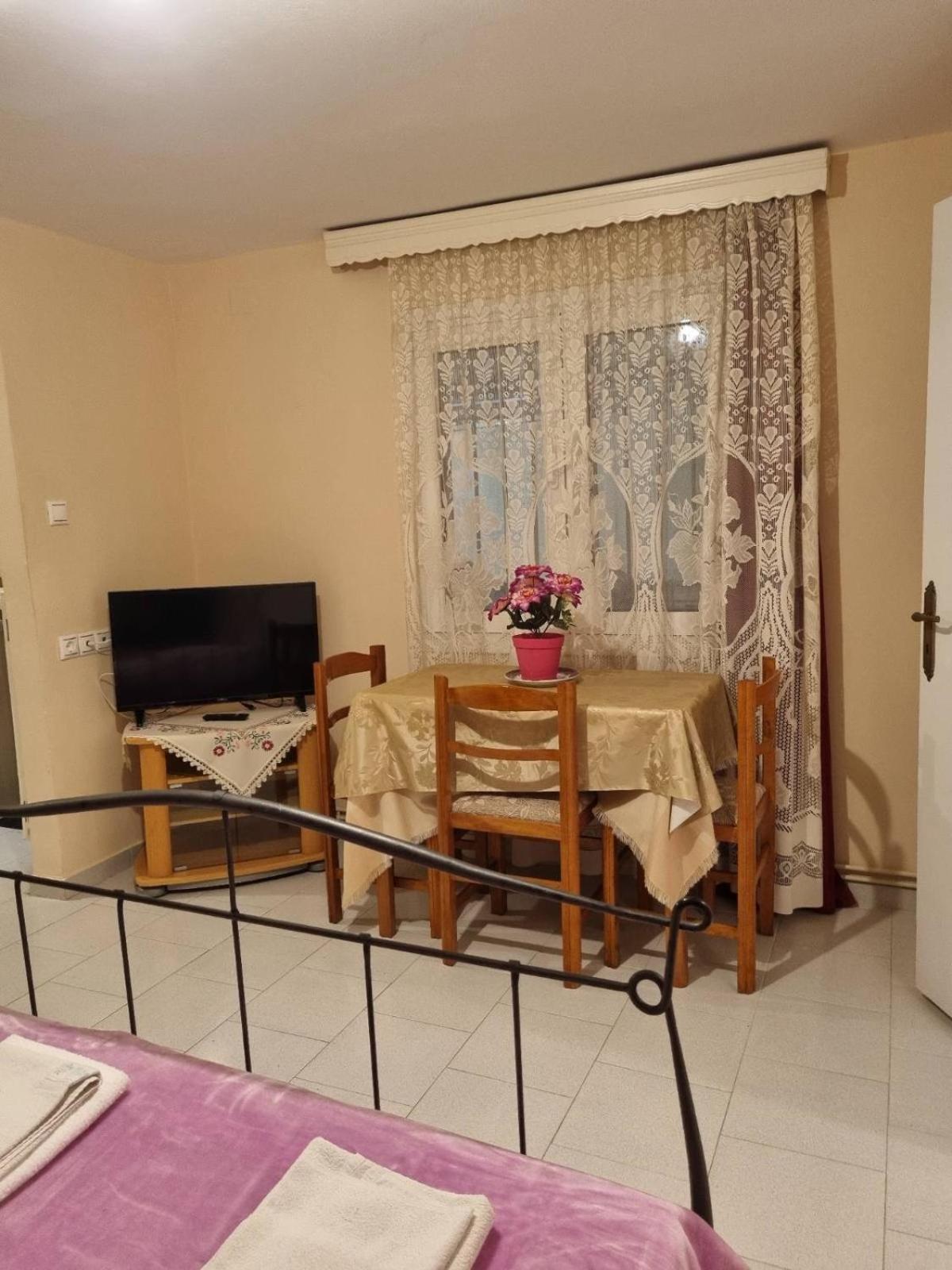 Κεντρικό, Άνετο Και Ζεστό Διαμέρισμα 卡梅纳维洛拉 外观 照片