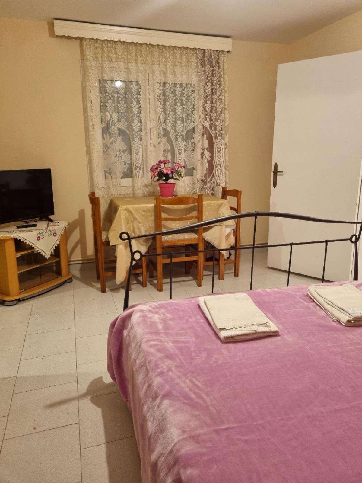 Κεντρικό, Άνετο Και Ζεστό Διαμέρισμα 卡梅纳维洛拉 外观 照片